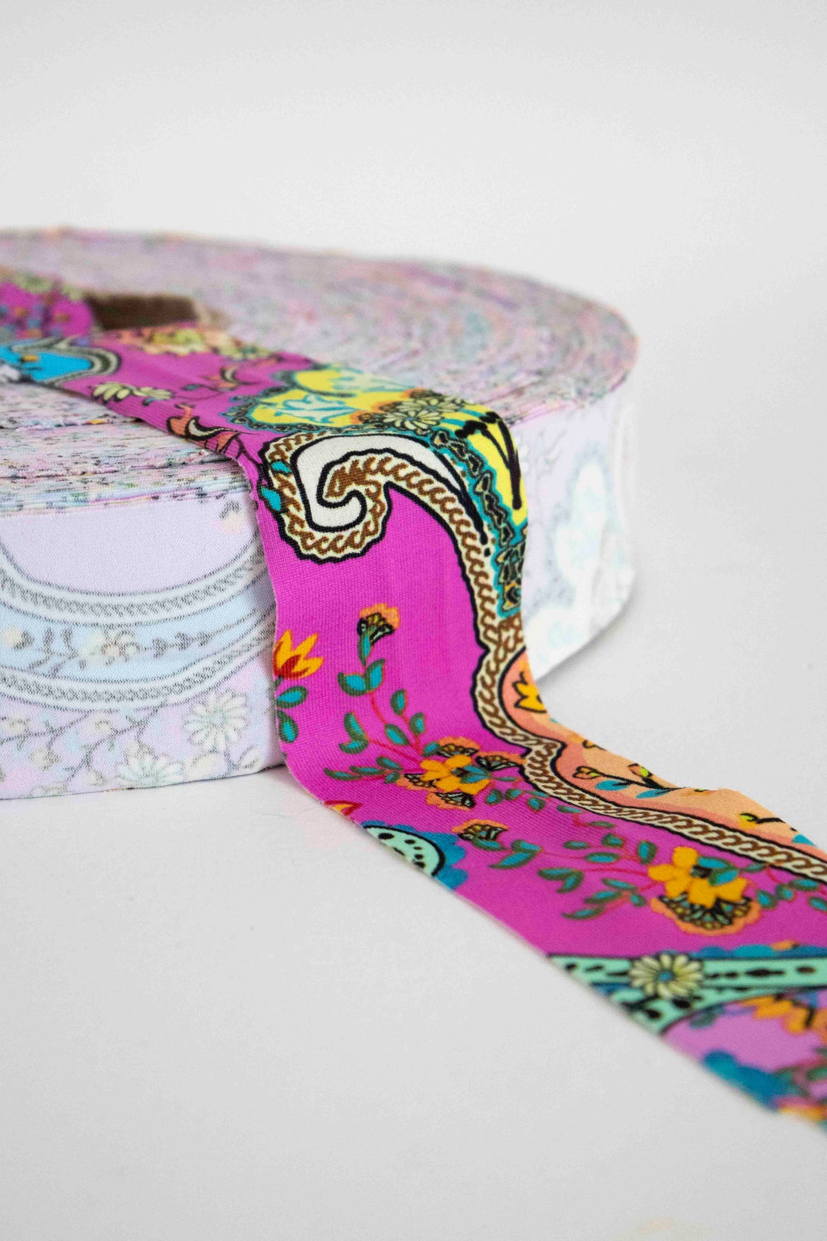 Fettuccia in Pizza Top Quality | Fantasia paisley e fiori fucsia